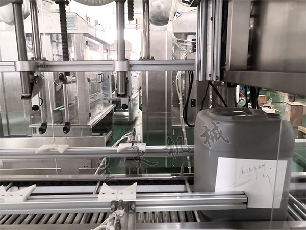 桶裝液體肥料自動(dòng)化包裝流水線(xiàn)定制